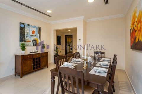 3 bedrooms Apartment in Doha, Qatar No. 58086 9