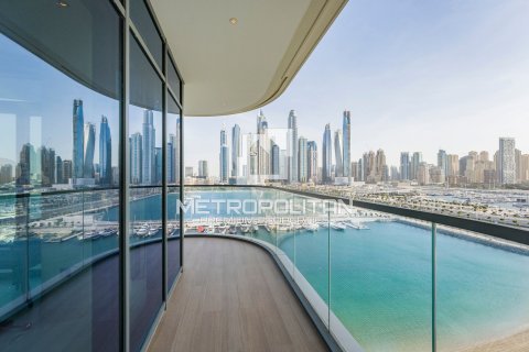 3 bedrooms Apartment in EMAAR Beachfront, UAE No. 13059