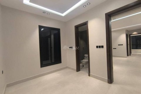 Villa de 5 dormitorios en Riyadh, Saudi Arabia No. 61559 9