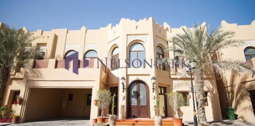 Villa de 5 dormitorios en Doha, Qatar No. 57398