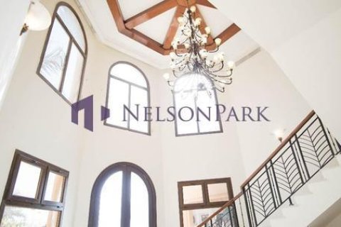 Villa de 5 dormitorios en Doha, Qatar No. 57398 10