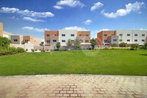 3 bedrooms Villa in Al Reef, UAE No. 11950