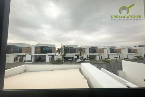 4 bedrooms Villa in Mina Al Arab, UAE No. 75490
