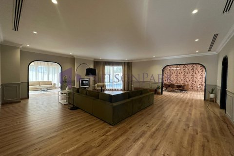 4 bedrooms Villa in Doha, Qatar No. 58442 3