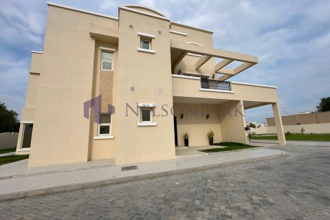 4 bedrooms Villa in Doha, Qatar No. 58442 18