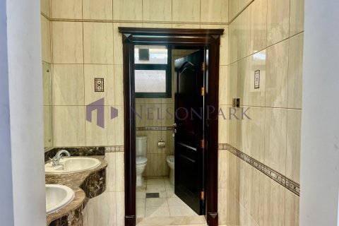 5 bedrooms Villa in Doha, Qatar No. 58386 10