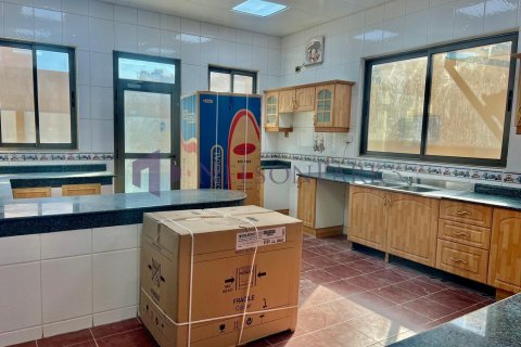 5 bedrooms Villa in Doha, Qatar No. 58386 9