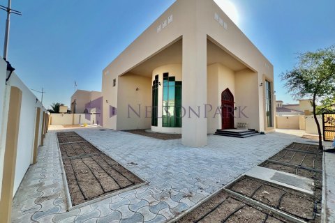 5 bedrooms Villa in Doha, Qatar No. 58386 18
