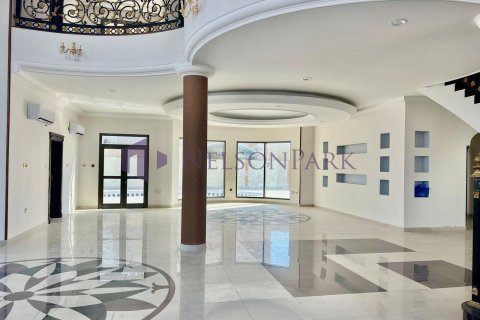 5 bedrooms Villa in Doha, Qatar No. 58386 3