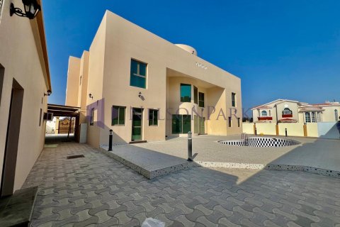 5 bedrooms Villa in Doha, Qatar No. 58386 19