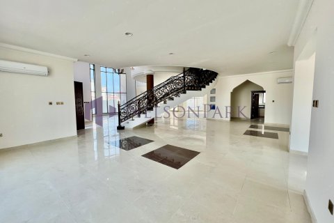 5 bedrooms Villa in Doha, Qatar No. 58386 5