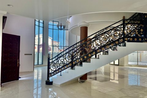5 bedrooms Villa in Doha, Qatar No. 58386 7