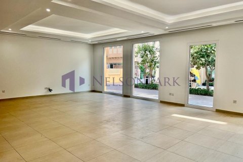 4 bedrooms Villa in Doha, Qatar No. 58385 5
