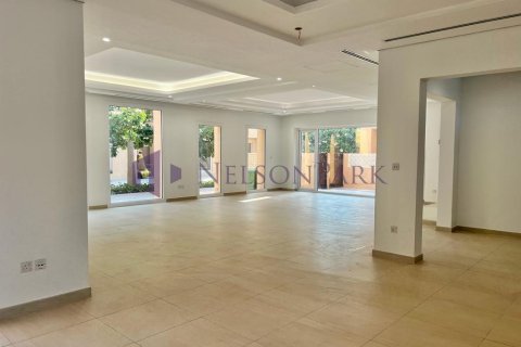 4 bedrooms Villa in Doha, Qatar No. 58385