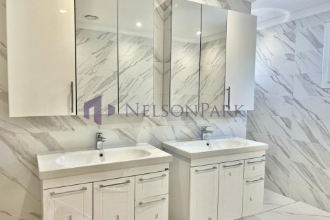 4 bedrooms Villa in Doha, Qatar No. 58385 10