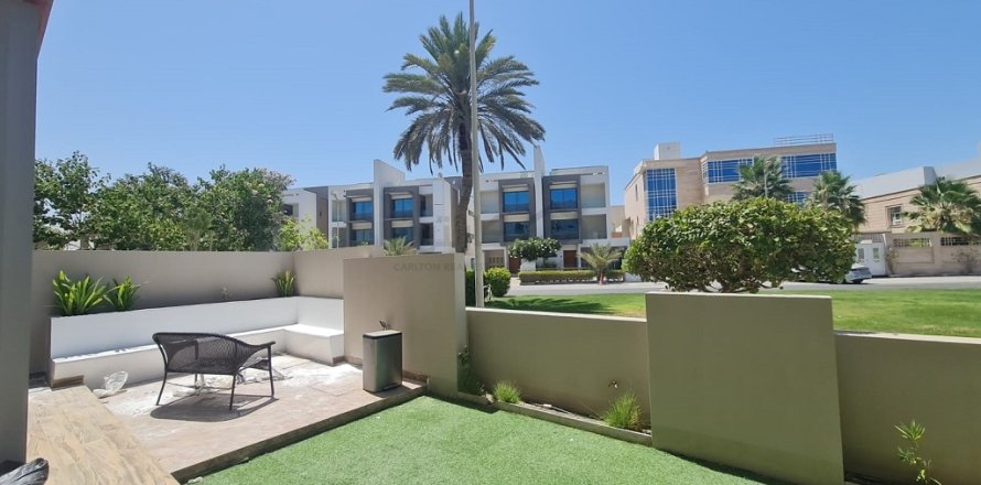 Villa de 4 dormitorios en Amwaj Islands, Bahrain No. 98543