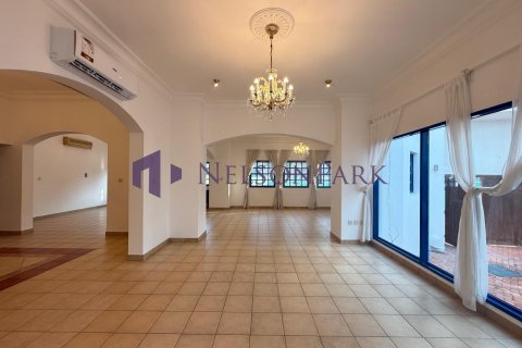 5 bedrooms Villa in Doha, Qatar No. 58332