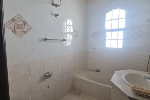 4 bedrooms Villa in Muscat, Oman No. 54320 5