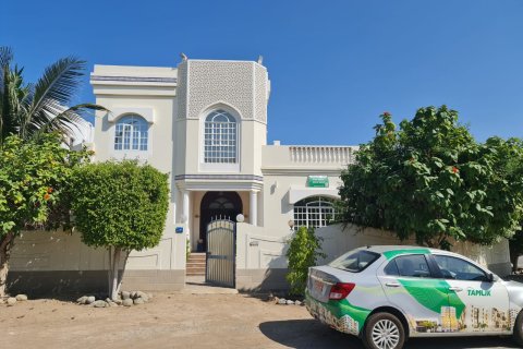 4 bedrooms Villa in Muscat, Oman No. 54320