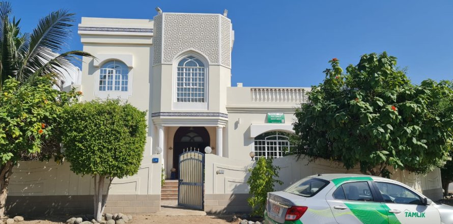 4 bedrooms Villa in Muscat, Oman No. 54320