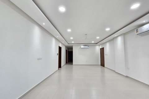 4 bedrooms Apartment in Al Hidd, Bahrain No. 59746 3