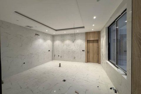 5 bedrooms Villa in Khobar, Saudi Arabia No. 60029 12