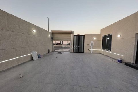 5 bedrooms Villa in Khobar, Saudi Arabia No. 60029 5