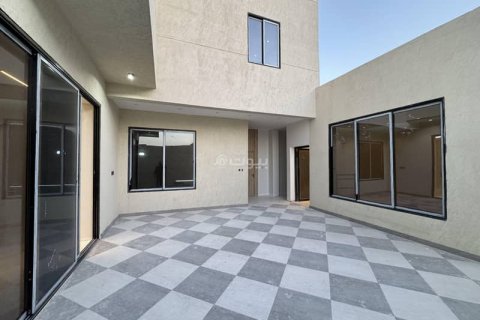 5 bedrooms Villa in Khobar, Saudi Arabia No. 60029 3