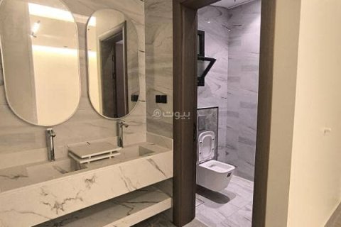 5 bedrooms Villa in Riyadh, Saudi Arabia No. 60025 3