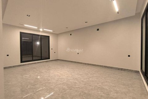 5 bedrooms Villa in Riyadh, Saudi Arabia No. 60025 11