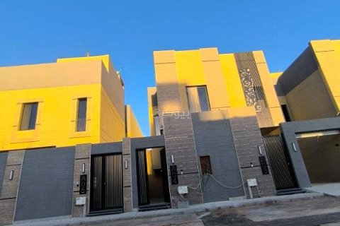 4 bedrooms Apartment in Riyadh, Saudi Arabia No. 99657