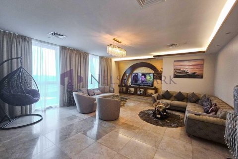 3 bedrooms Apartment in Doha, Qatar No. 57188 12