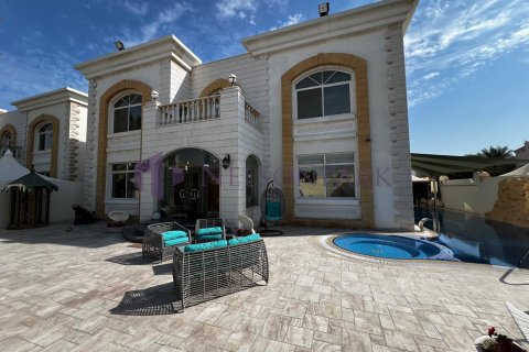 Villa de 5 dormitorios en Doha, Qatar No. 56815
