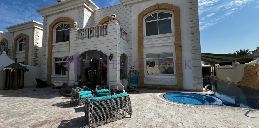 Villa de 5 dormitorios en Doha, Qatar No. 56815