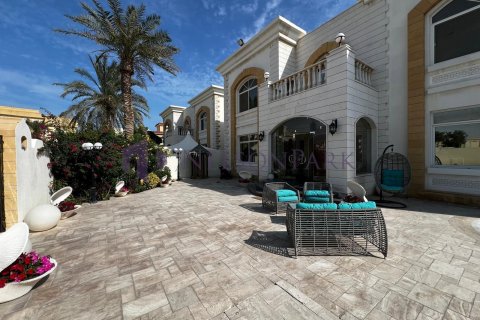 Villa de 5 dormitorios en Doha, Qatar No. 56815 3