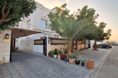 Villa de 5 dormitorios en Al Ansab, Oman No. 54791