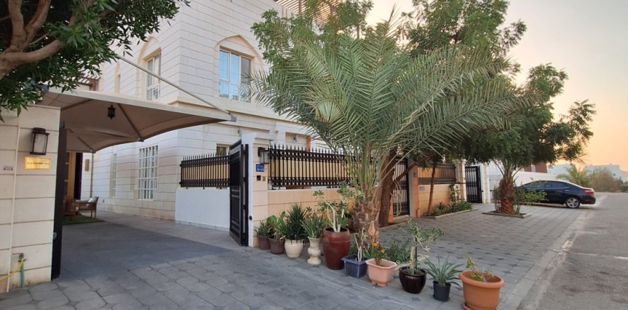 Villa de 5 dormitorios en Al Ansab, Oman No. 54791