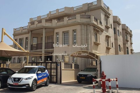 Villa de 12 dormitorios en Muscat, Oman No. 53474