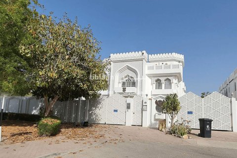 Villa de 8 dormitorios en Muscat, Oman No. 53473