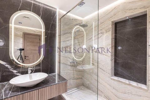 5 bedrooms Villa in Doha, Qatar No. 57107 17