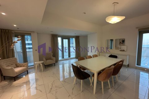 4 bedrooms Apartment in Doha, Qatar No. 58458