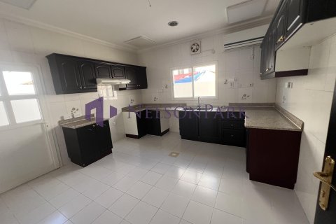Villa de 4 dormitorios en Doha, Qatar No. 58171 12