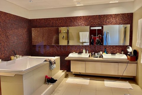 Villa de 5 chambres à Doha, Qatar No. 58170 27