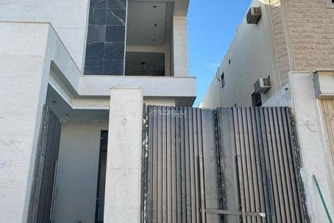 Villa de 5 dormitorios en Riyadh, Saudi Arabia No. 61578 3