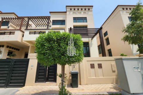 5 bedrooms Villa in Al Maqtaa, UAE No. 19708