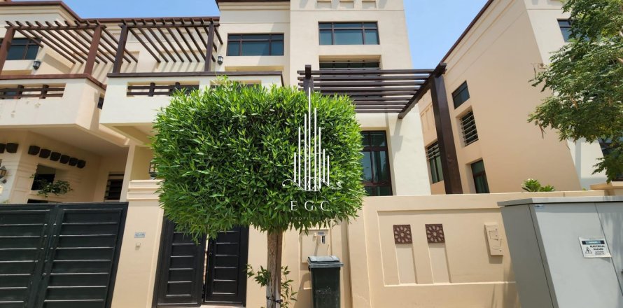 5 bedrooms Villa in Al Maqtaa, UAE No. 19708