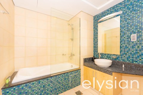 Appartement de 2 chambres à Shoreline Apartments, UAE No. 64750 13