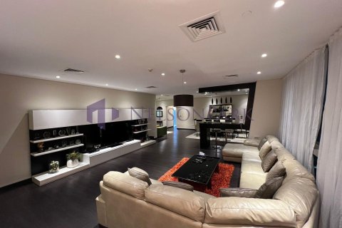 3 bedrooms Apartment in Doha, Qatar No. 57085