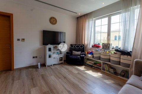 Вилла с 4 спальнями в Jumeirah Park, ОАЭ №101698 9