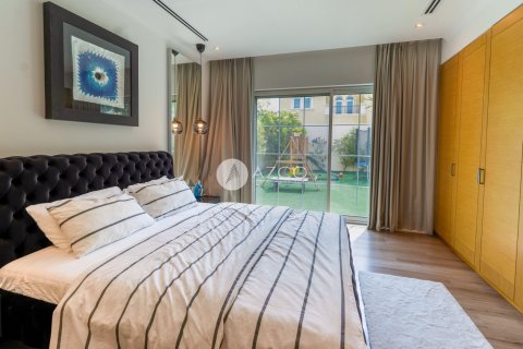 Вилла с 4 спальнями в Jumeirah Park, ОАЭ №101698 23